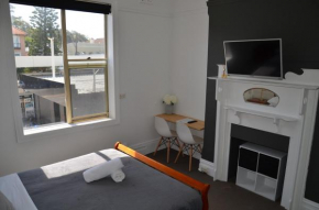  Sandy Bottoms Guesthouse  Сидней